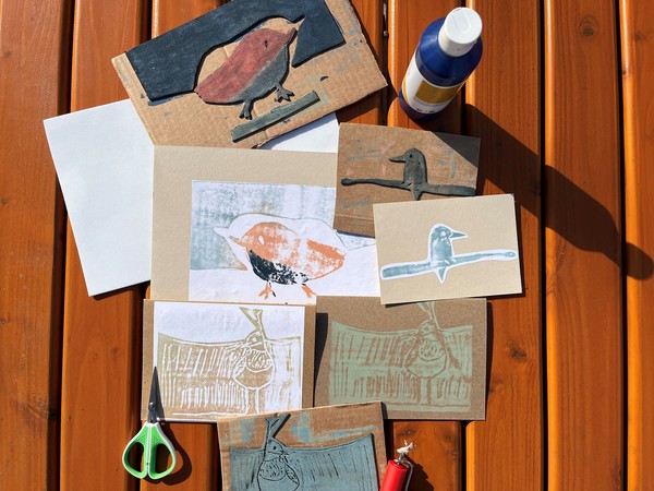 Stempel mit Vogelmotiven aus Pappe und Moosgummi