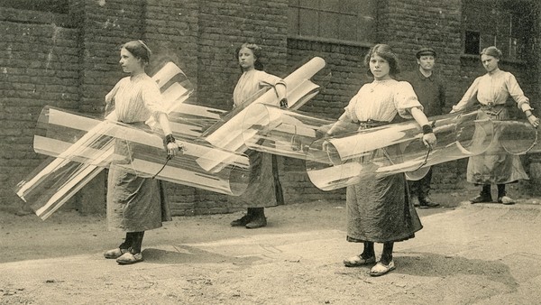 Historische Fotografie, arbeitende Frauen auf Gernheim