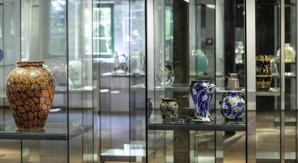Blick in die Vitrinen der Ausstellung