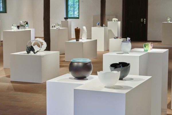 Innenansicht der Ausstellung "Contra-Corona".
