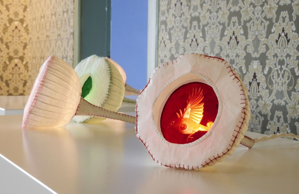 "Vivarium". Leuchtobjekte von Tinne Vroonen.